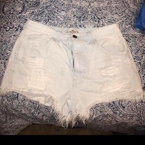 Size 3 high waisted Hollister shorts